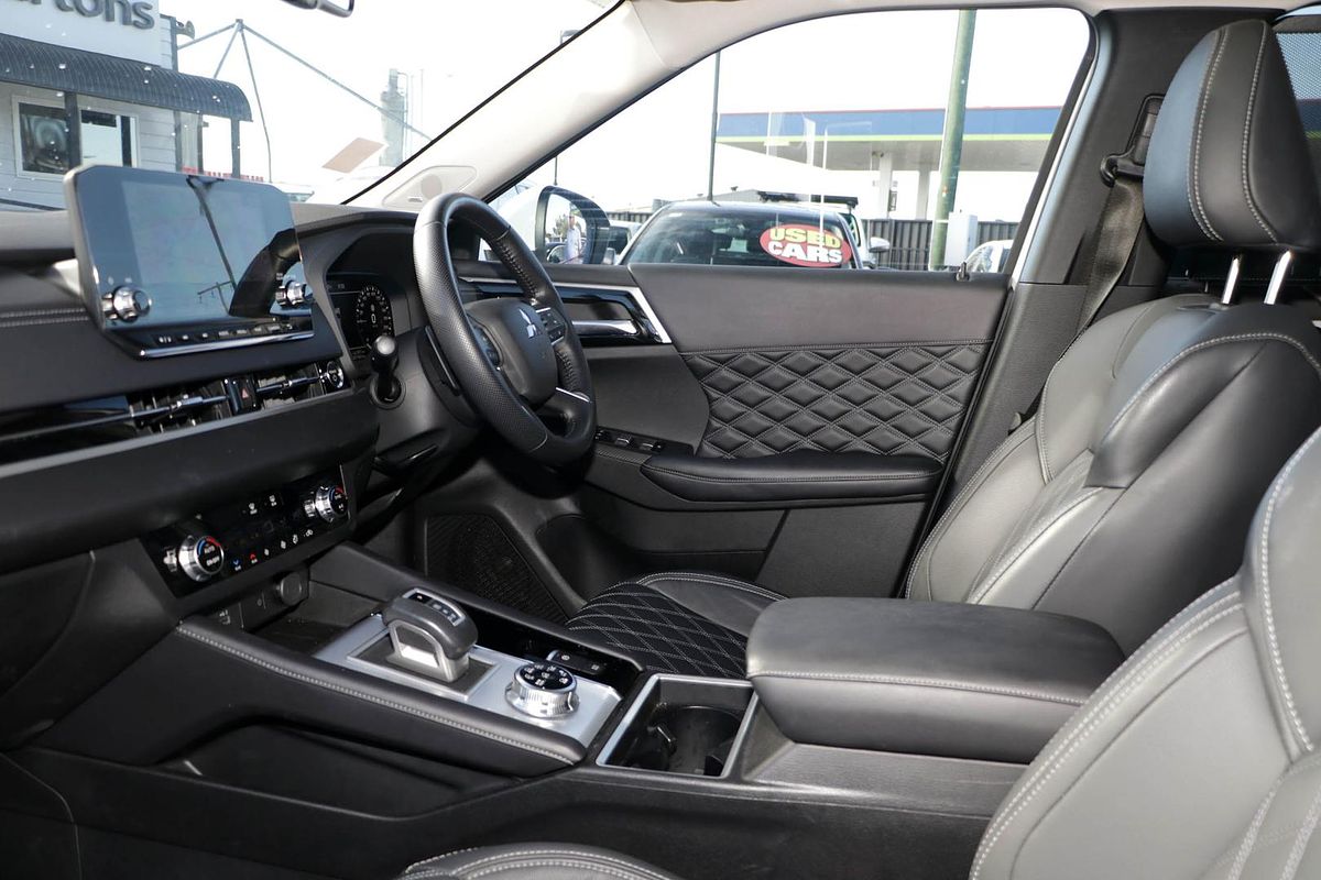 2022 Mitsubishi Outlander PHEV Exceed ZM