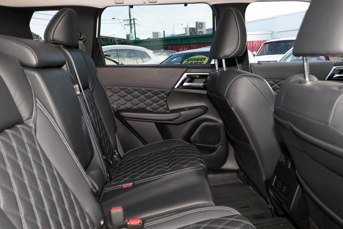 2022 Mitsubishi Outlander PHEV Exceed ZM