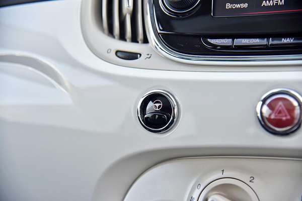 2018 Fiat 500 Lounge Series 4