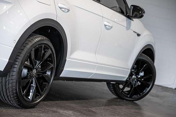 2025 Volkswagen T-Roc 140TSI R-Line D11