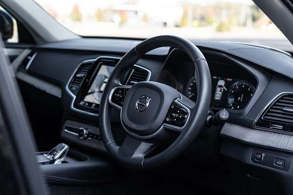 2022 Volvo XC90 B6 Inscription