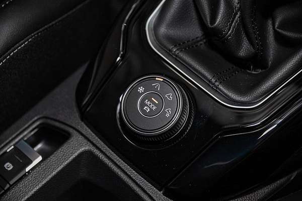 2025 Volkswagen T-Roc 140TSI R-Line D11