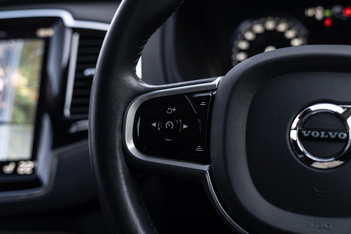 2022 Volvo XC90 B6 Inscription