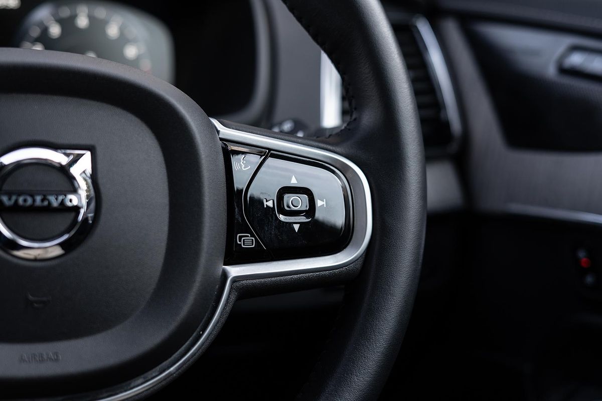 2022 Volvo XC90 B6 Inscription