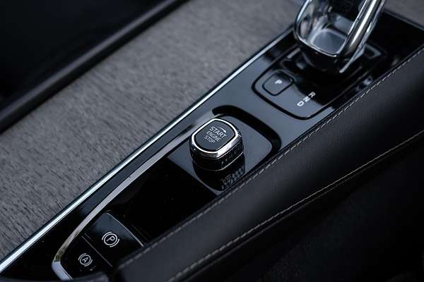 2022 Volvo XC90 B6 Inscription