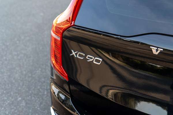 2022 Volvo XC90 B6 Inscription