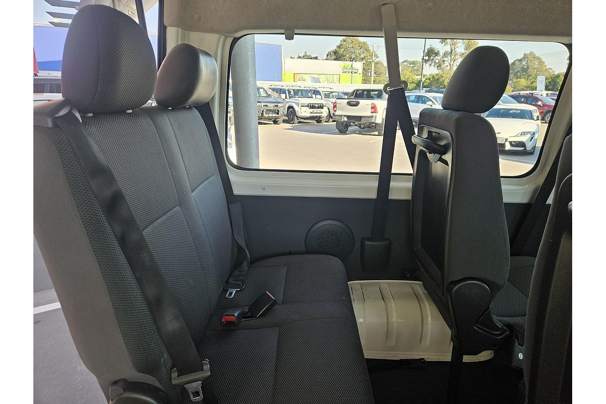 2016 Toyota Hiace Commuter TRH223R
