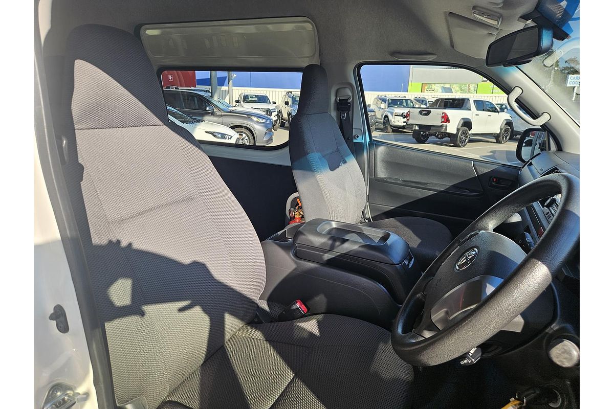 2016 Toyota Hiace Commuter TRH223R