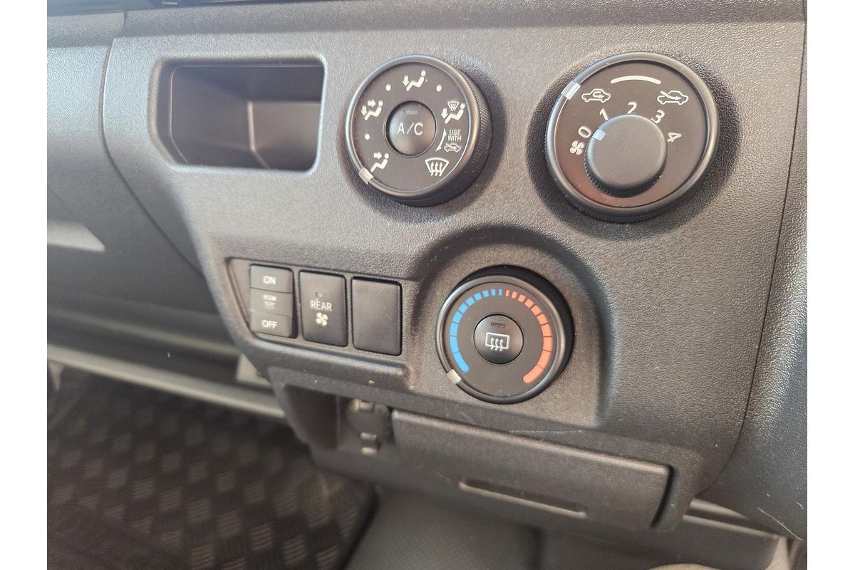 2016 Toyota Hiace Commuter TRH223R