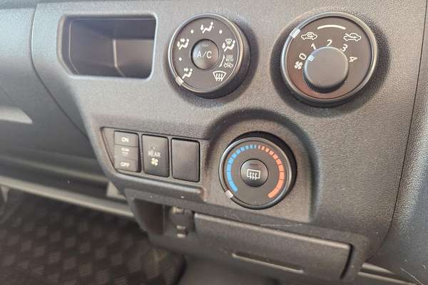 2016 Toyota Hiace Commuter TRH223R