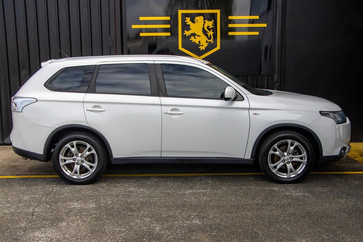 2014 Mitsubishi Outlander ES ZJ