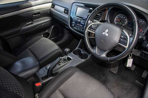 2014 Mitsubishi Outlander ES ZJ