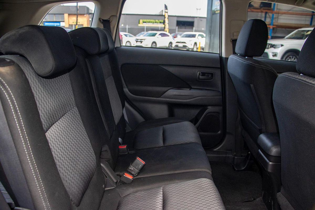2014 Mitsubishi Outlander ES ZJ