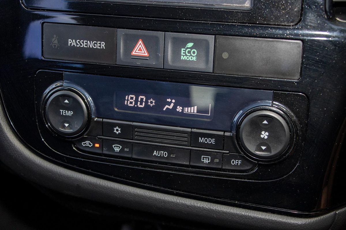 2014 Mitsubishi Outlander ES ZJ