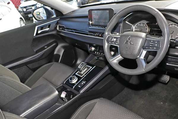 2023 Mitsubishi Outlander ES ZM