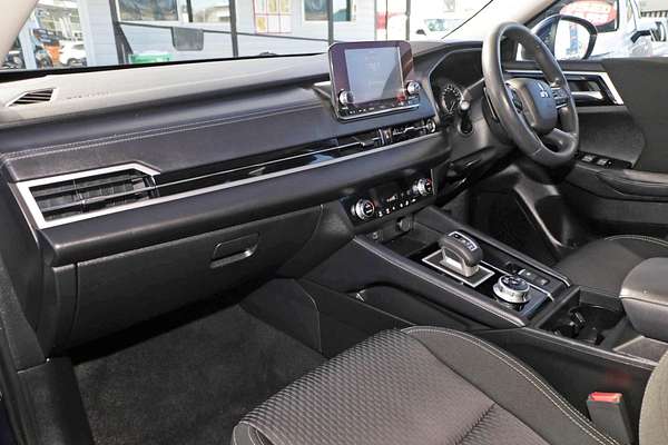 2023 Mitsubishi Outlander ES ZM