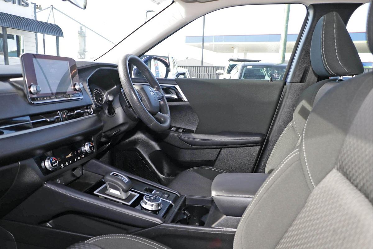 2023 Mitsubishi Outlander ES ZM
