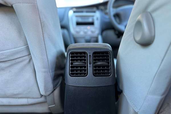 2005 Mitsubishi Magna ES TW