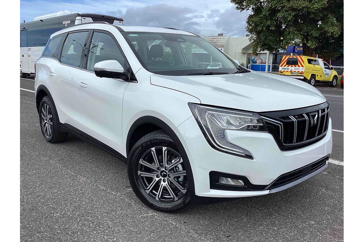 2025 Mahindra XUV700 AX7L