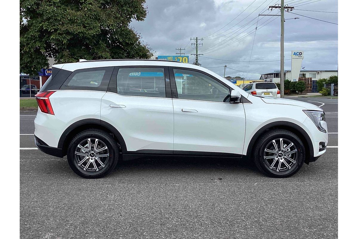 2025 Mahindra XUV700 AX7L