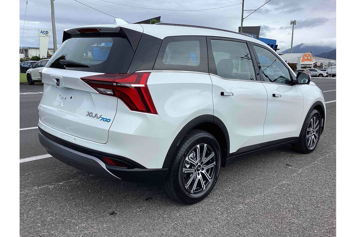 2025 Mahindra XUV700 AX7L