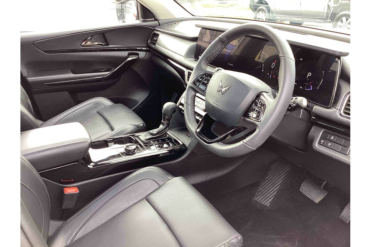 2025 Mahindra XUV700 AX7L