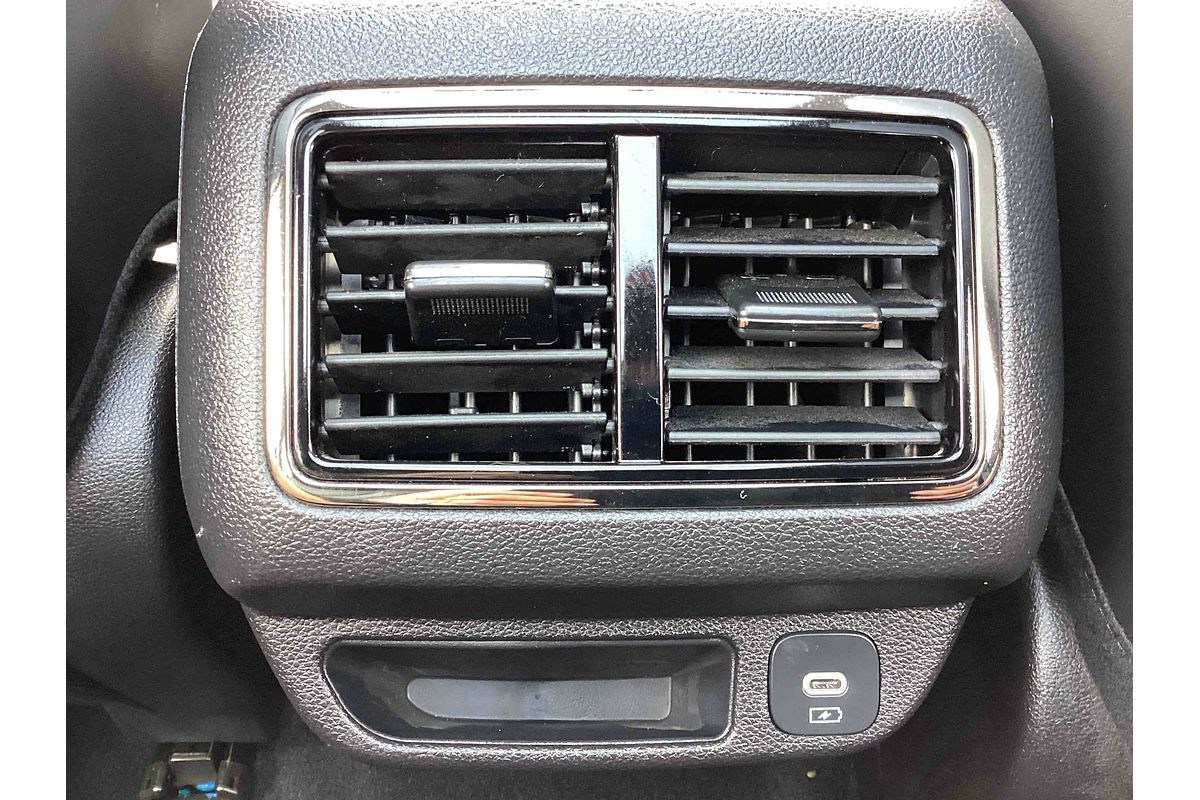 2025 Mahindra XUV700 AX7L