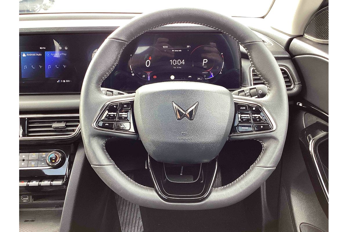 2025 Mahindra XUV700 AX7L