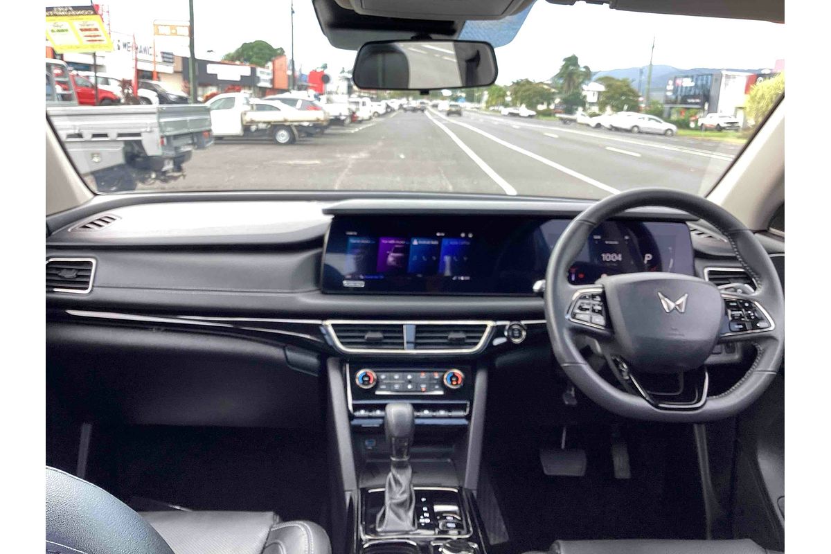 2025 Mahindra XUV700 AX7L