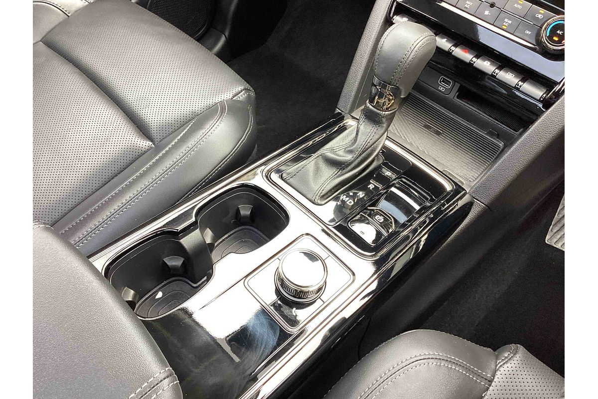 2025 Mahindra XUV700 AX7L
