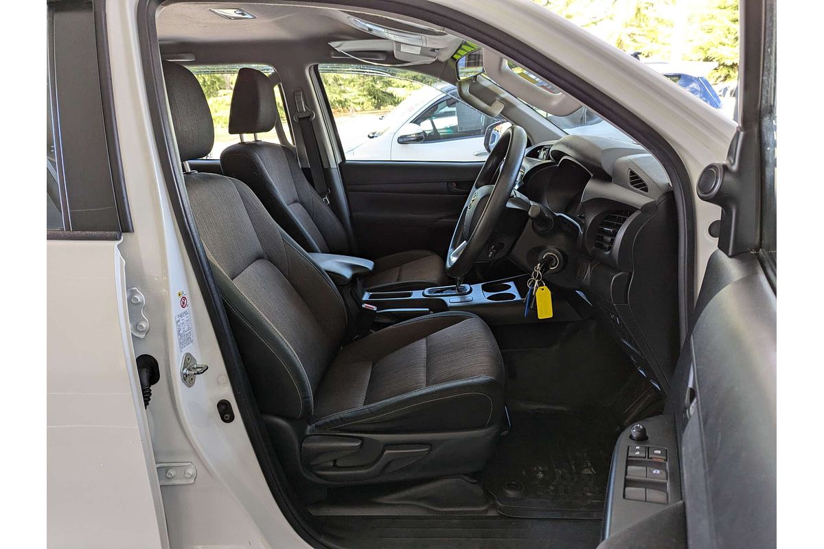 2017 Toyota Hilux SR GUN126R 4X4