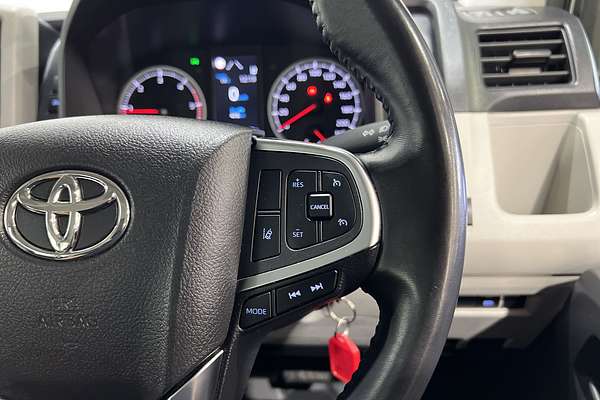 2022 Toyota Hiace Commuter GDH322R