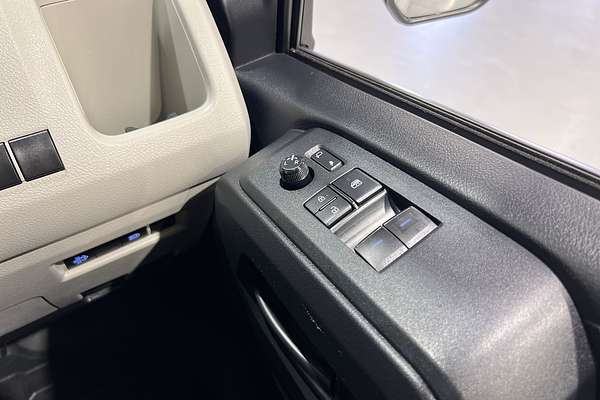 2022 Toyota Hiace Commuter GDH322R