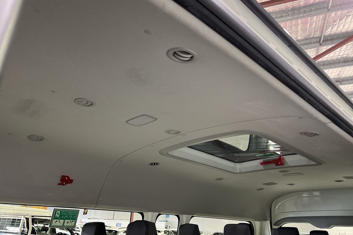 2022 Toyota Hiace Commuter GDH322R