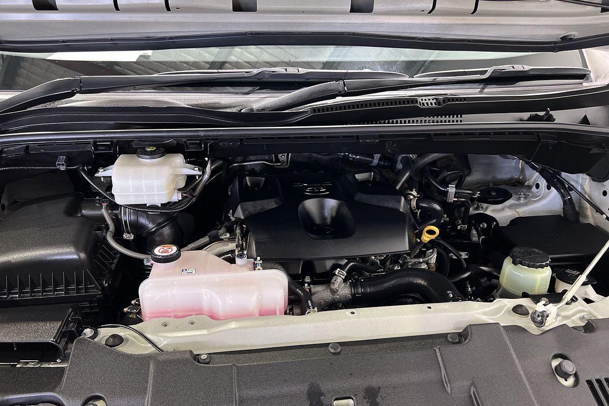 2022 Toyota Hiace Commuter GDH322R
