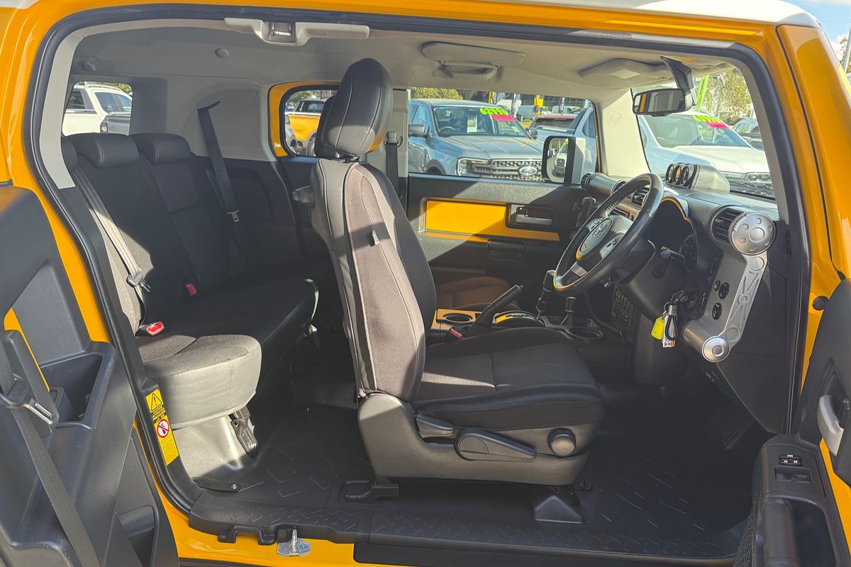 2012 Toyota FJ Cruiser GSJ15R