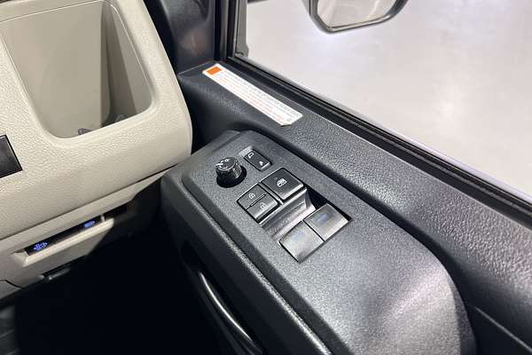 2023 Toyota Hiace Commuter GDH322R