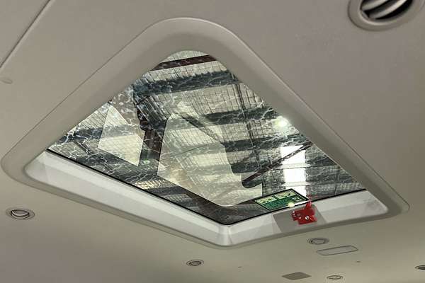 2023 Toyota Hiace Commuter GDH322R
