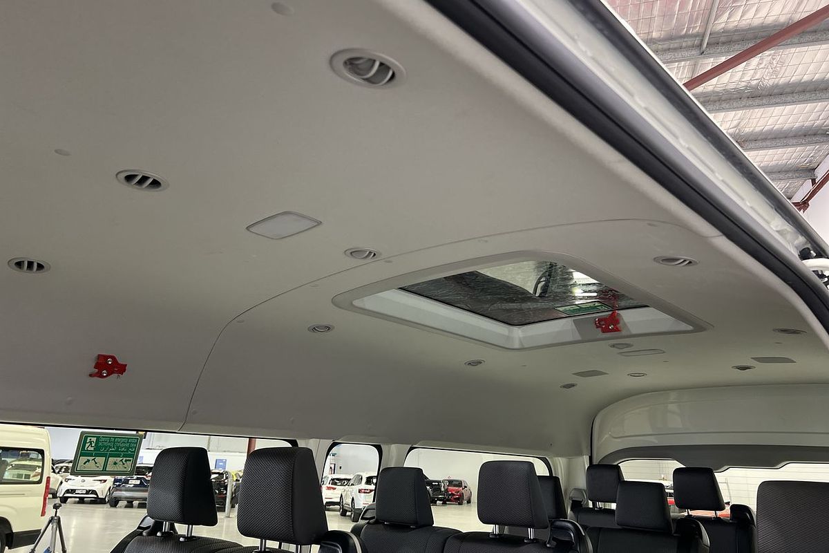 2023 Toyota Hiace Commuter GDH322R