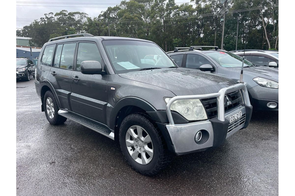 2013 Mitsubishi PAJERO GLX-R LWB (4x4) NW MY13