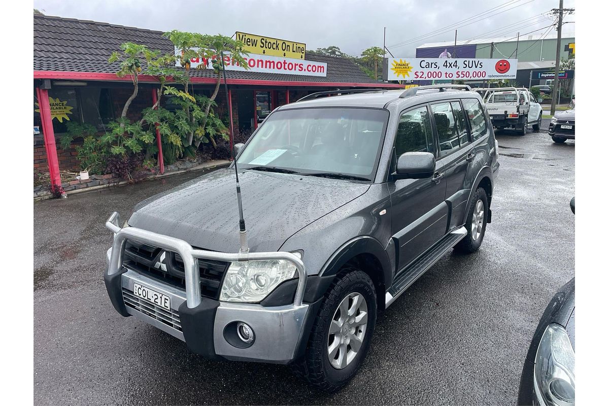 2013 Mitsubishi PAJERO GLX-R LWB (4x4) NW MY13
