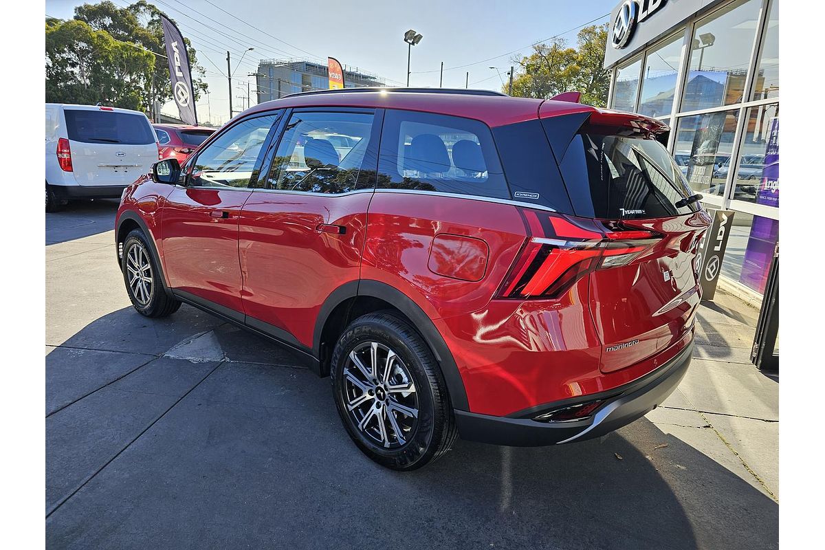 2025 Mahindra XUV700 AX7L