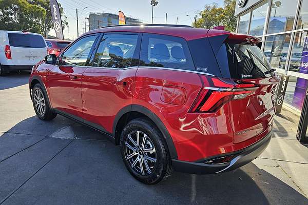 2025 Mahindra XUV700 AX7L