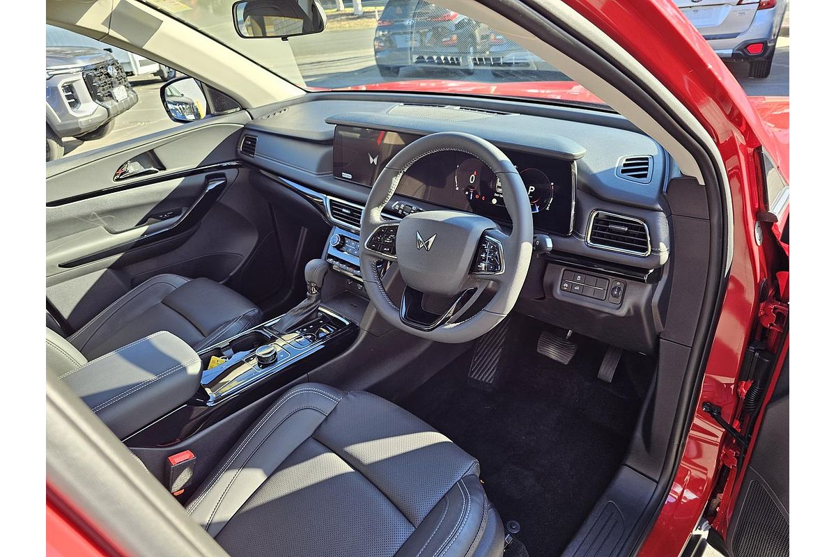2025 Mahindra XUV700 AX7L