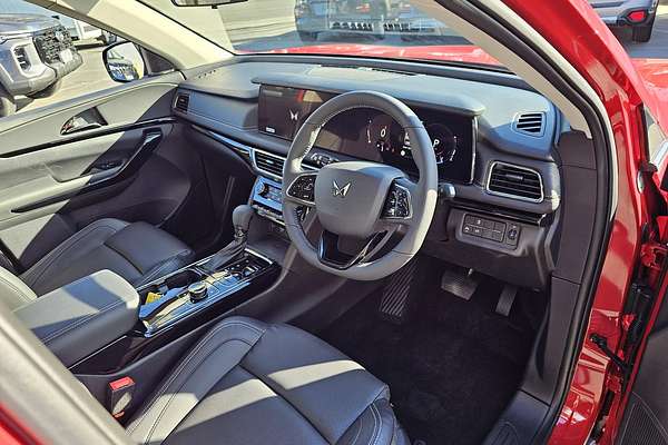 2025 Mahindra XUV700 AX7L
