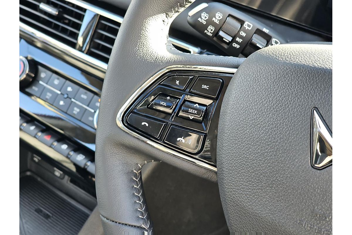 2025 Mahindra XUV700 AX7L