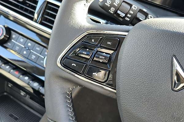 2025 Mahindra XUV700 AX7L
