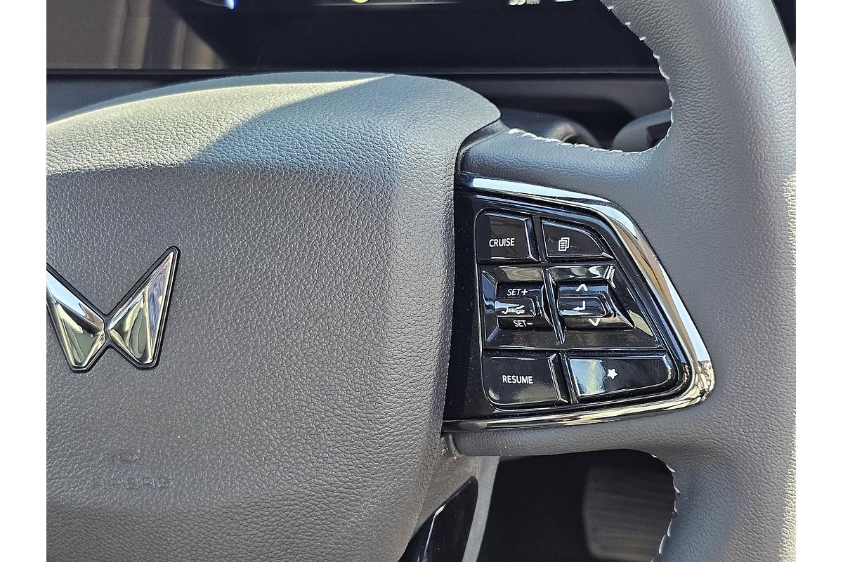 2025 Mahindra XUV700 AX7L