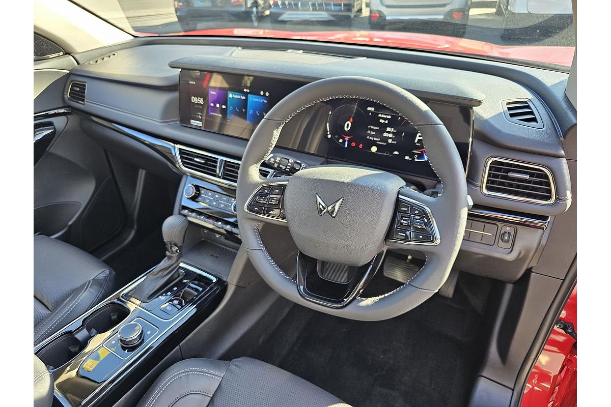2025 Mahindra XUV700 AX7L