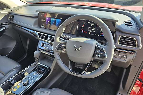 2025 Mahindra XUV700 AX7L